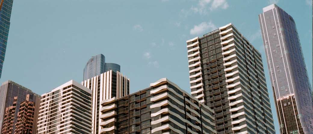 Высотные апартаменты в центральном деловом районе Мельбурна пазл онлайн