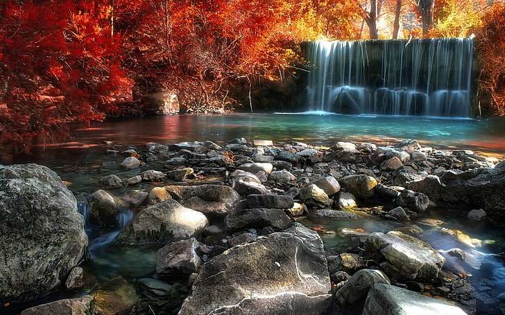Herbst am Wasserfall Puzzlespiel online