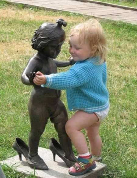 Girl interacting with statue =) online puzzle