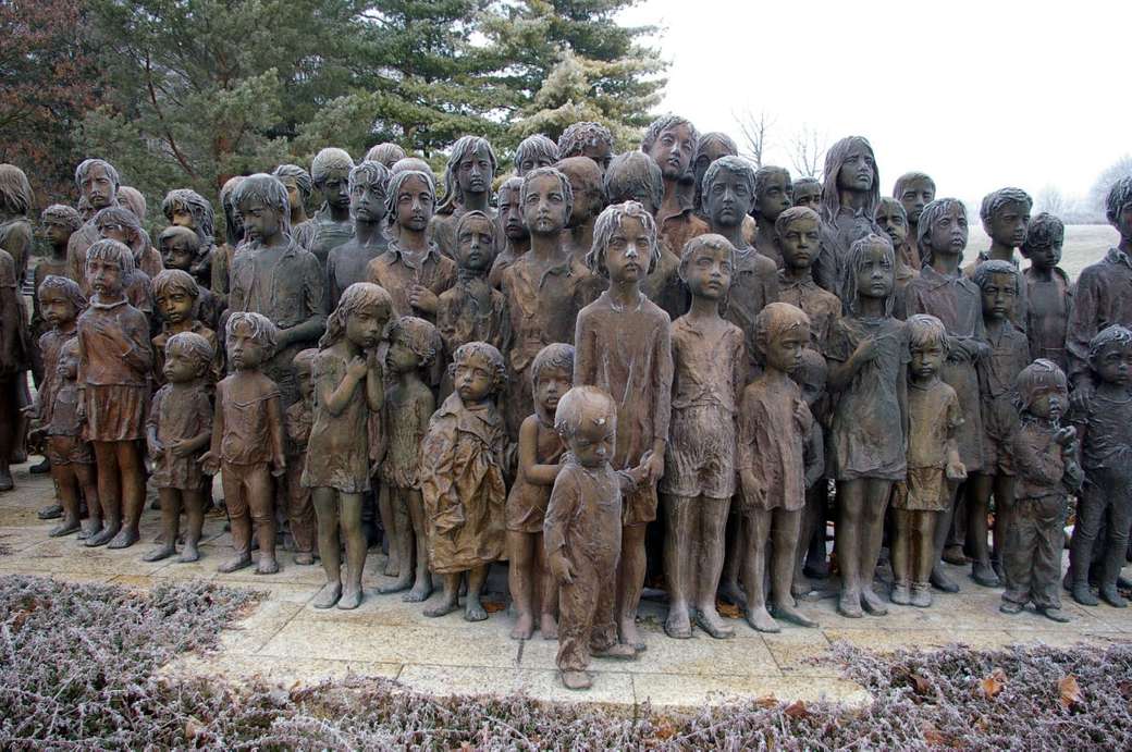 Μνημείο παιδιών που πέφτουν θύματα του πολέμου στο Λίντις online παζλ