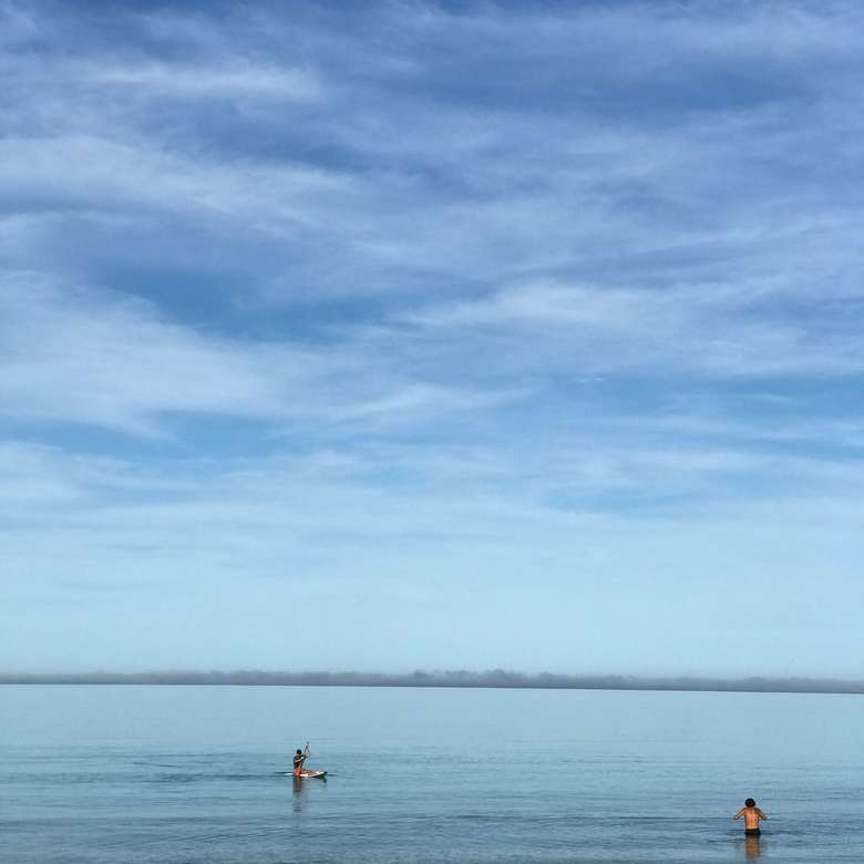 2 άτομα στην παραλία κατά τη διάρκεια της ημέρας παζλ online