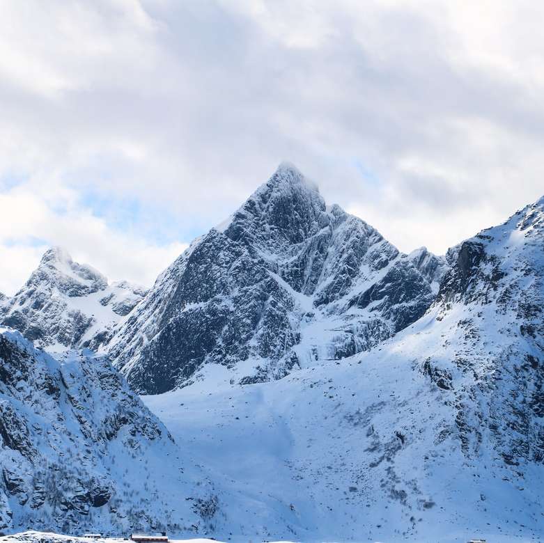 montanhas cobertas de neve quebra-cabeças online