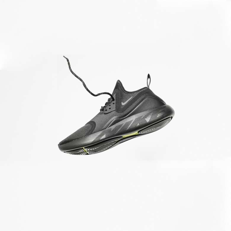 chaussure de course Nike grise non appariée puzzle en ligne