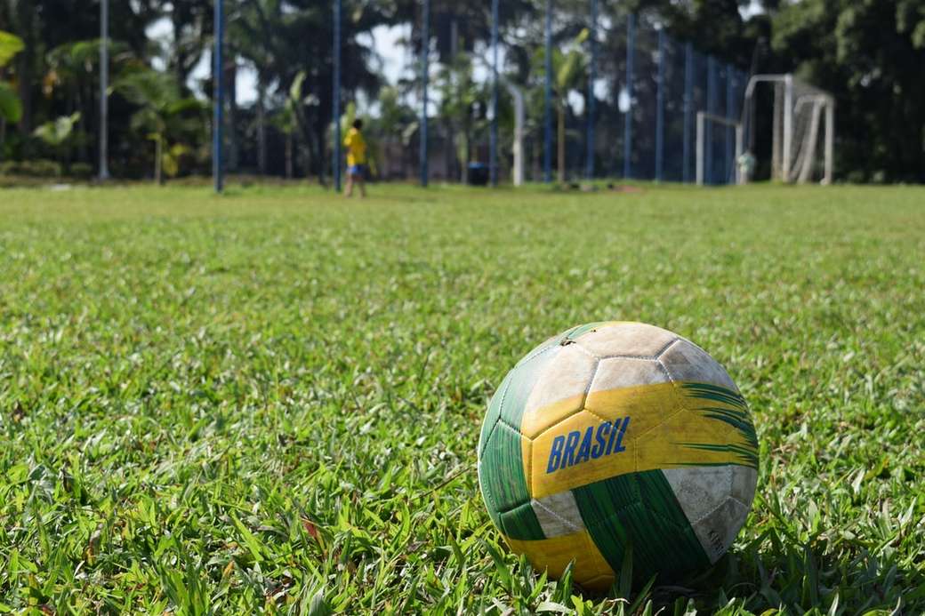 Balón de fútbol de brasil rompecabezas en línea