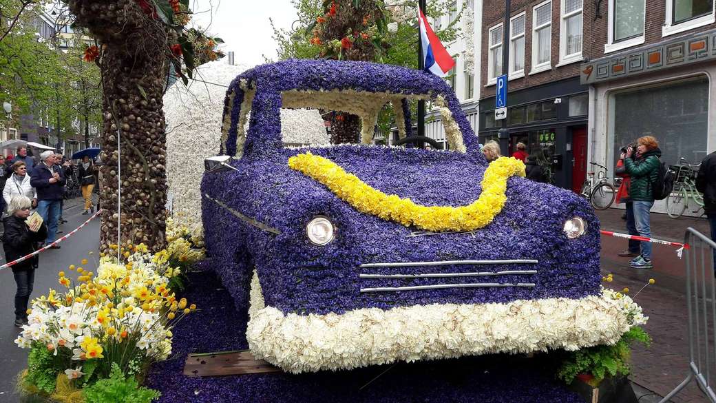 FLOWER PARADE IN THE NETHERLANDS jigsaw puzzle online