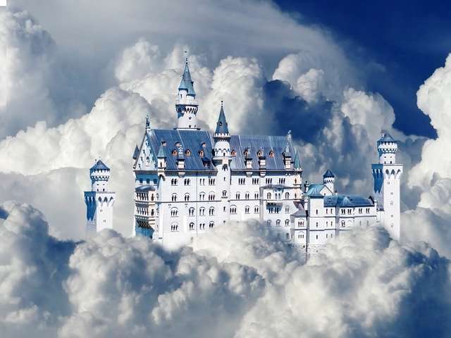 Замок у хмарах пазл онлайн