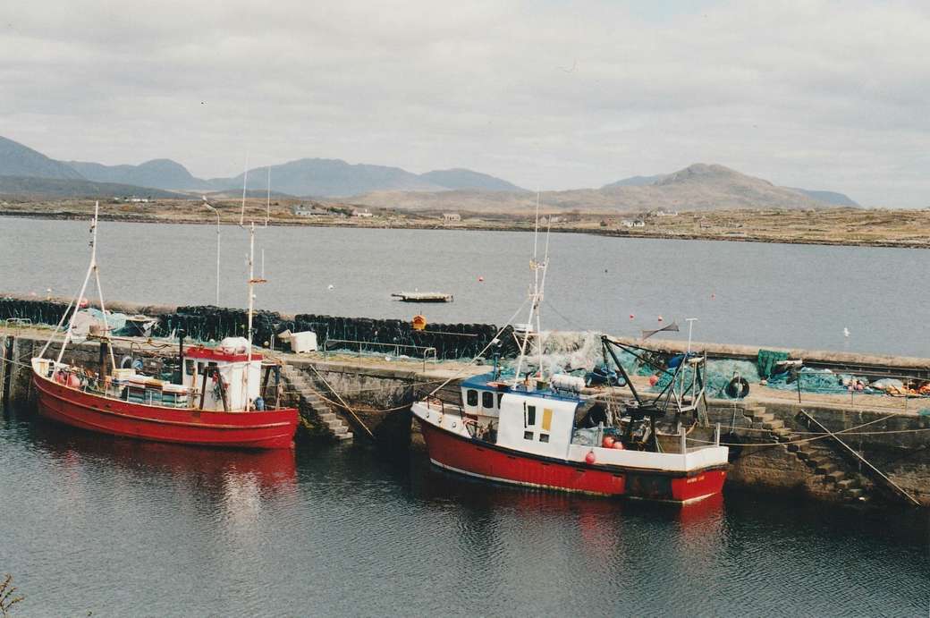 Βάρκες της Ιρλανδίας στο λιμάνι παζλ online