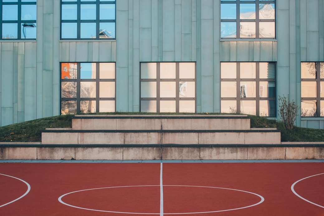 roter und weißer Basketballplatz Puzzlespiel online