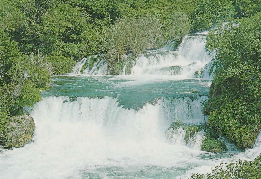 緑の滝 ジグソーパズルオンライン