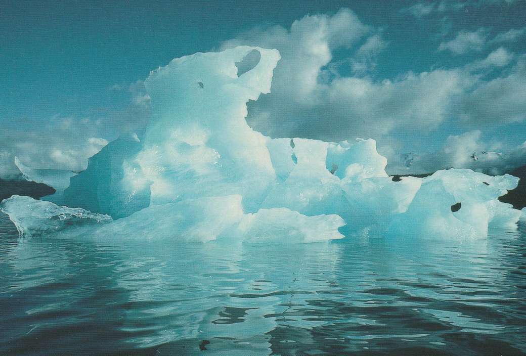 Formații de gheață în apă puzzle online