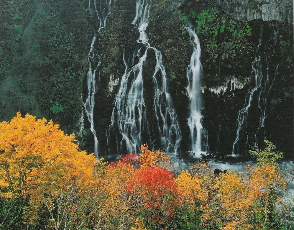 Flera vattenfall på hösten Pussel online