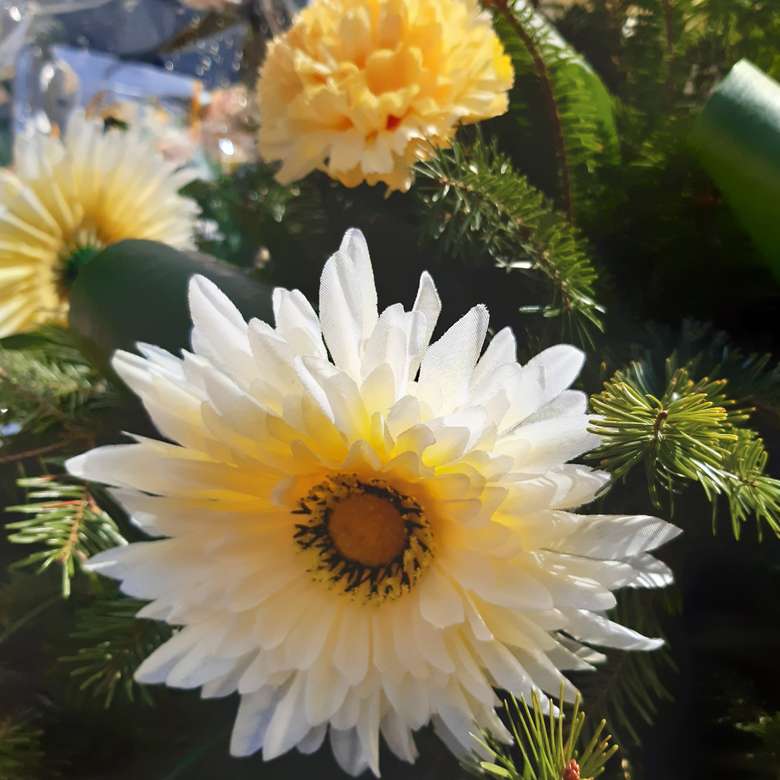 λουλούδια σε ένα στεφάνι παζλ online