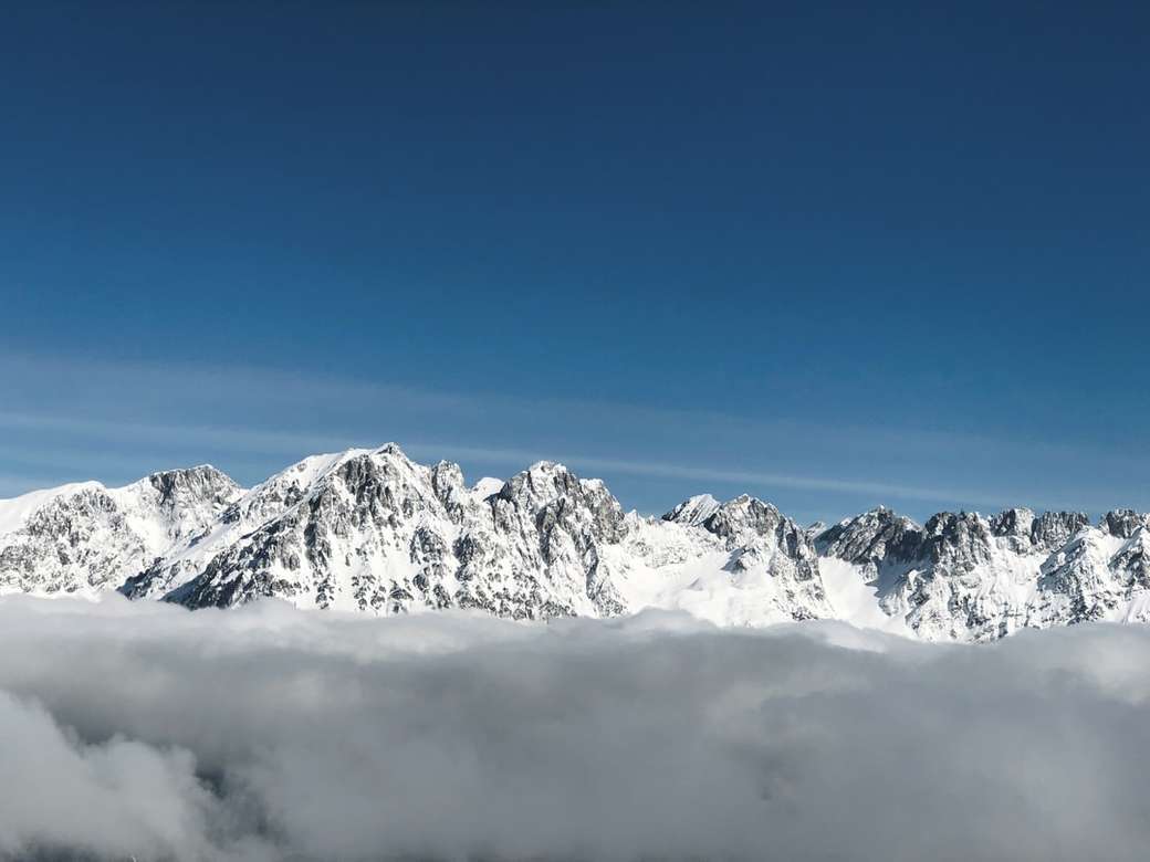 хмарні гірські вершини пазл онлайн