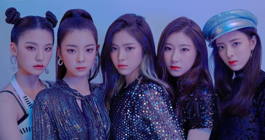Itzy group jigsaw puzzle online