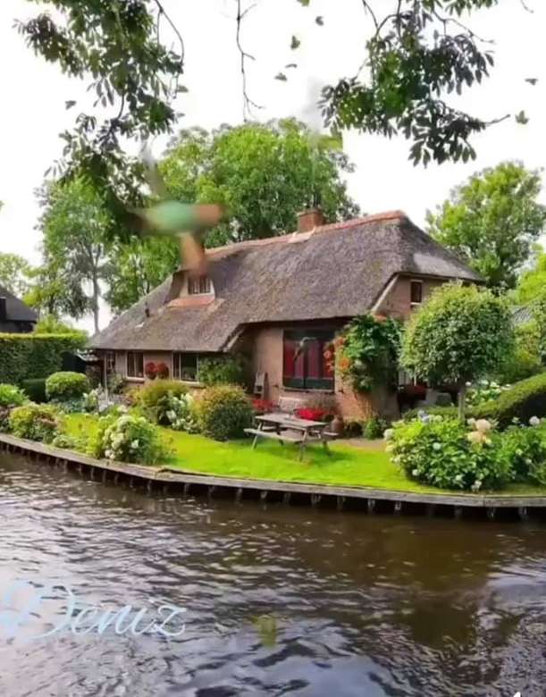 Belle maison au bord du lac puzzle en ligne