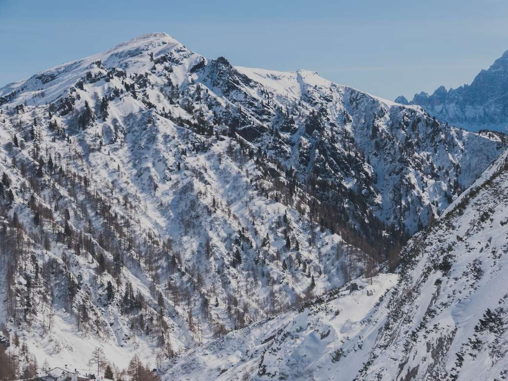 Besneeuwde berg in de Dolomieten legpuzzel online