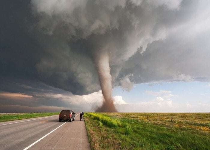 Tornado en carretera rompecabezas en línea