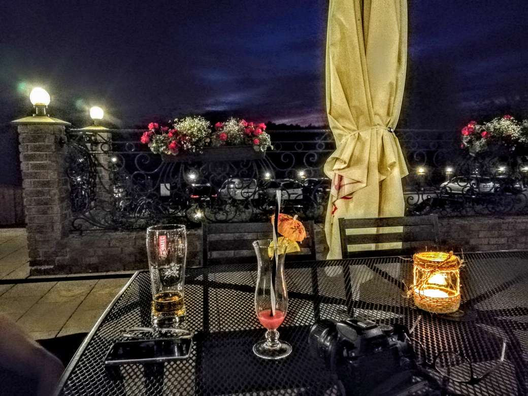Kvällsdrink på terrassen pussel på nätet