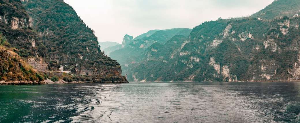 Вид на реку Янцзы, Китай онлайн-пазл