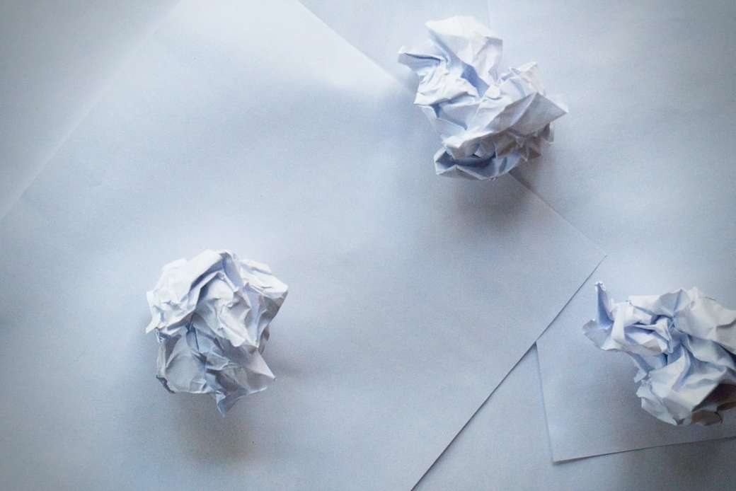 Απορρίμματα χαρτιού και τσαλακωμένο χαρτί online παζλ