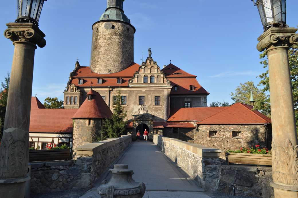 Château Czocha. L'entrée principale puzzle en ligne
