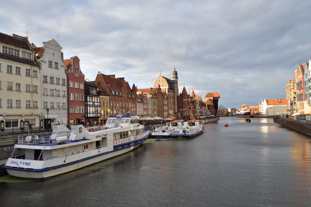 Gdańsk. Barcos en el río Motława rompecabezas en línea