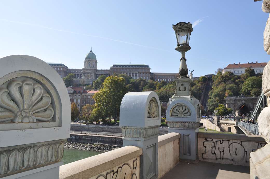 Η γέφυρα της Βουδαπέστης απέναντι από τον Δούναβη online παζλ