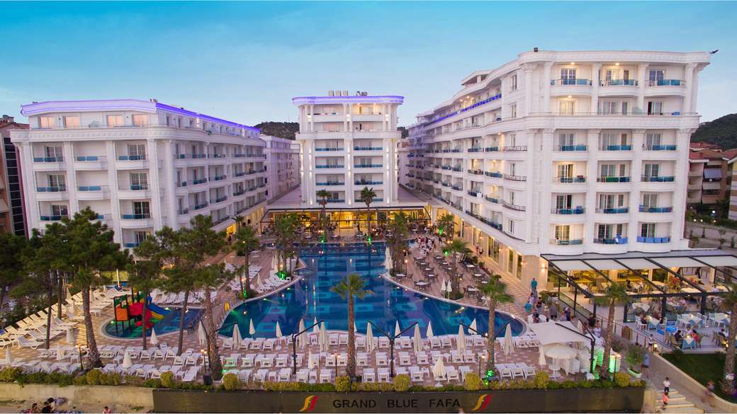 Grand Blue Fafa-Albánia szálloda kirakós online