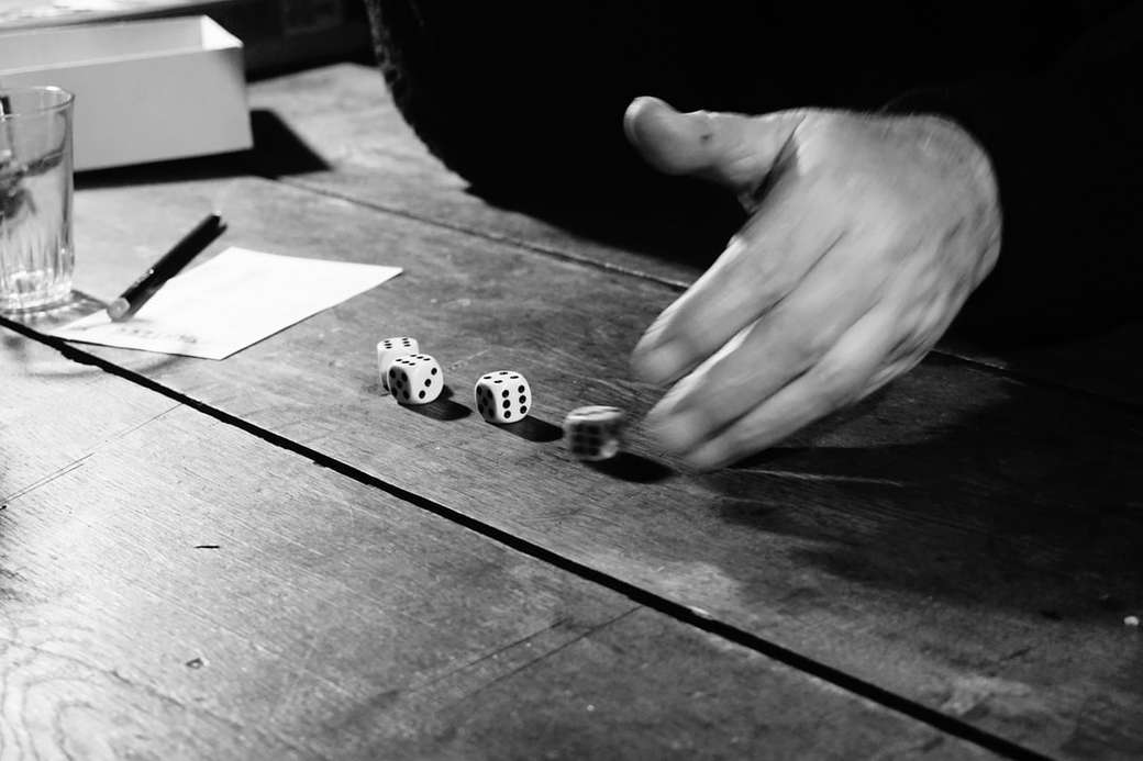Jogando com as mãos quebra-cabeças online