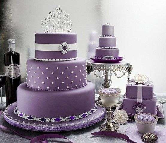 Фиолетовый свадебный торт пазл онлайн