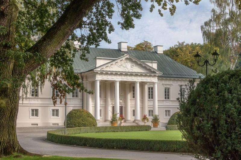 palácio em Mała Wieś perto de Varsóvia puzzle online