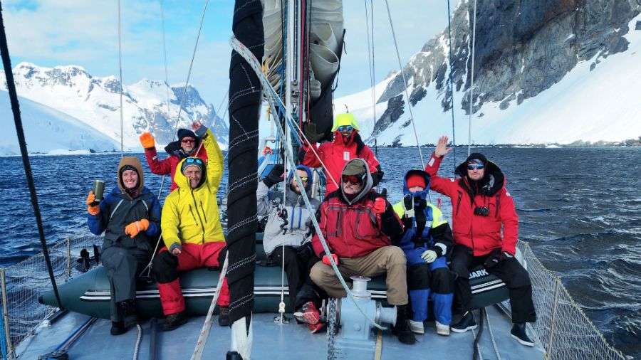 Un yacht de 23 mètres vers l'Antarctique puzzle en ligne