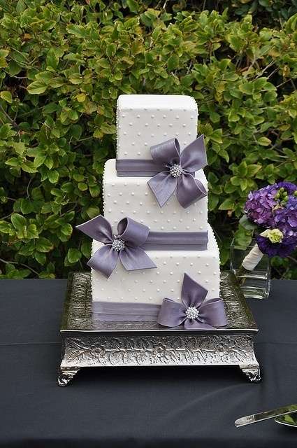 Двоповерховий весільний торт пазл онлайн