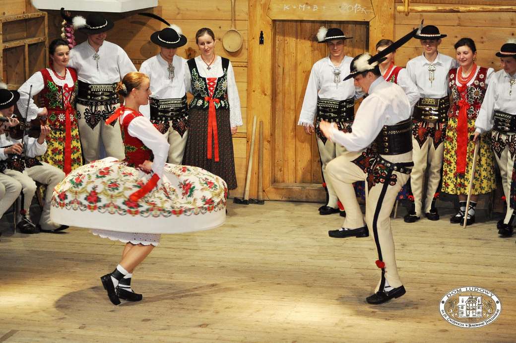 dança highlander tradicional puzzle online