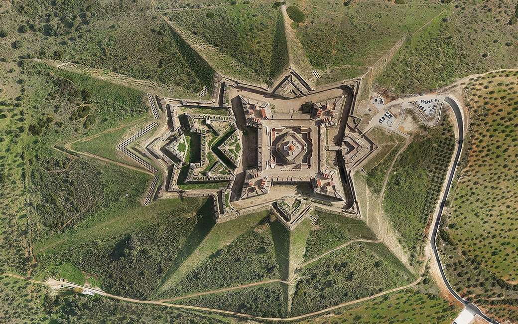Φρούριο της Νοτρ Νταμ ντε Γκρέις παζλ online