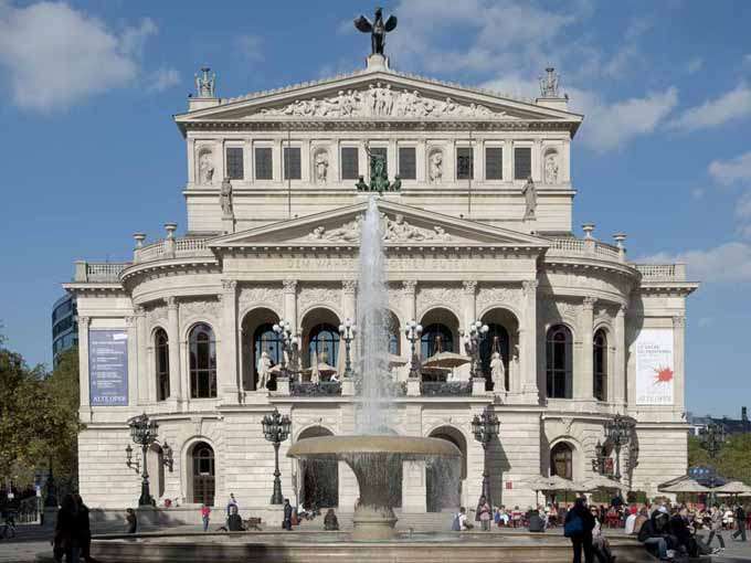 Старая опера Франкфурта-на-Майне пазл онлайн