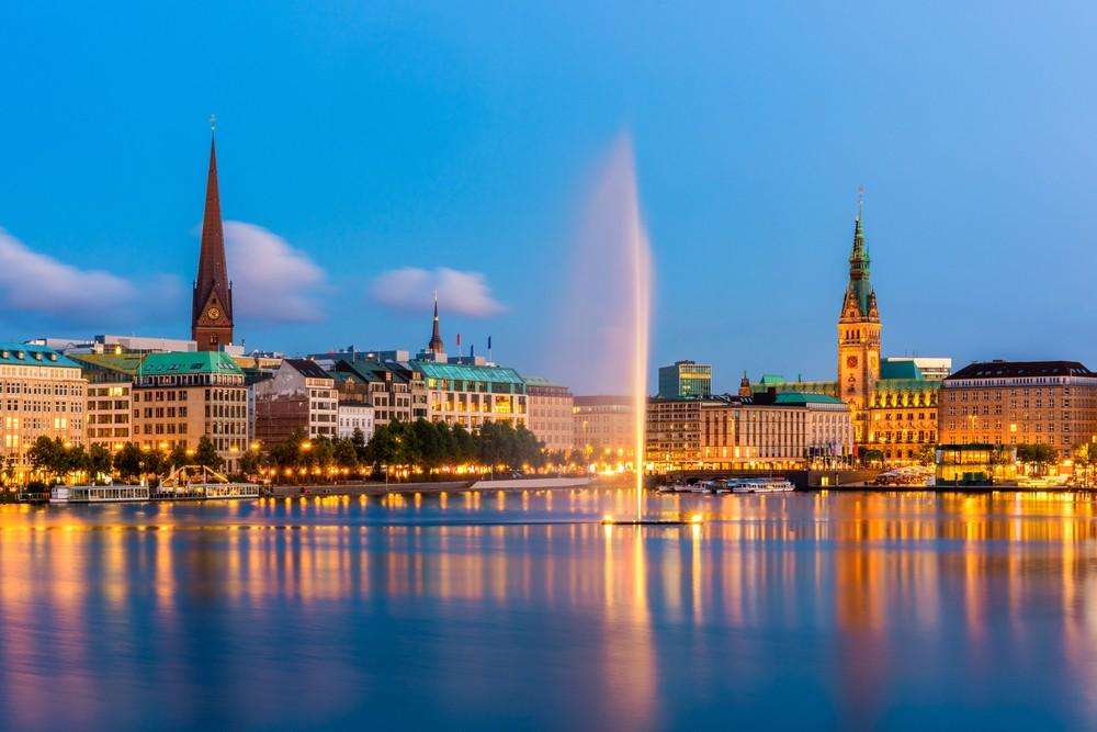 Hamburg on the Alster jigsaw puzzle online