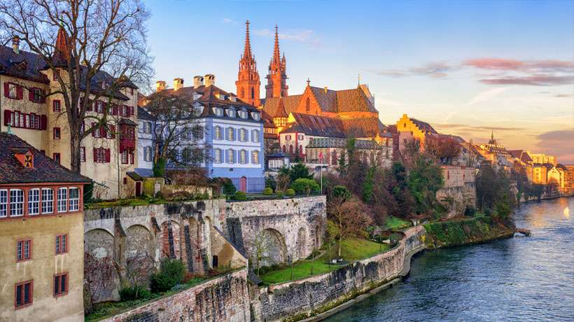 Basel mit Uferansicht Schweiz Puzzlespiel online