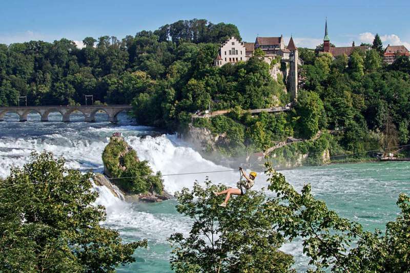 Рейнский водопад недалеко от Шаффхаузена, Швейцария пазл онлайн