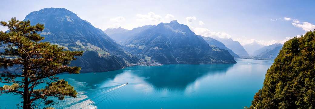Озеро Урнер и горы Швейцария пазл онлайн