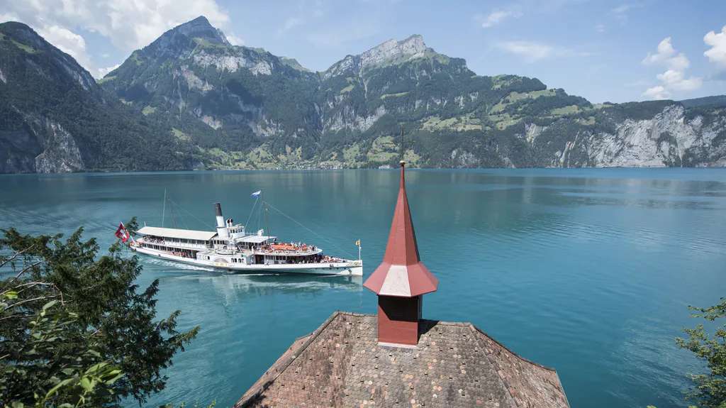 Urner-tó és a hegyek Svájcban online puzzle