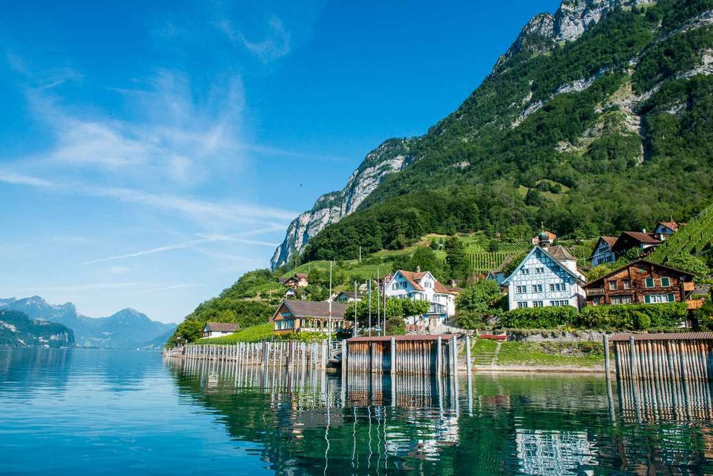 Walensee med byn Quinten Schweiz Pussel online