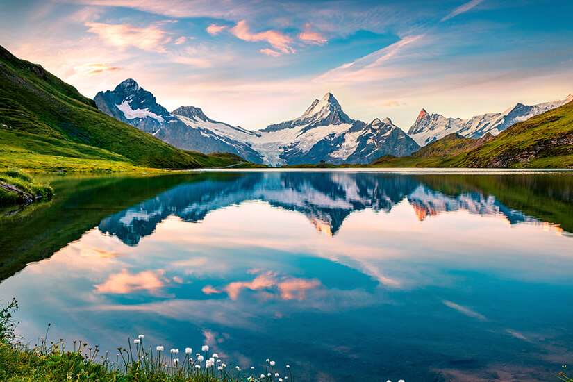 Горное озеро в Швейцарии онлайн-пазл