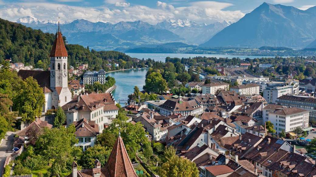 Thun aan het meer van Thun in Zwitserland online puzzel