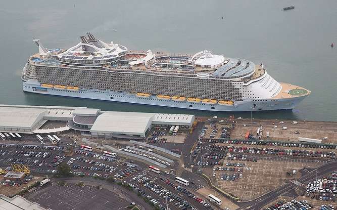 Oasis Of The Seas — второй по величине корабль онлайн-пазл