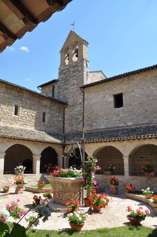 Манастир Асизи от двора на Сан Дамяно онлайн пъзел