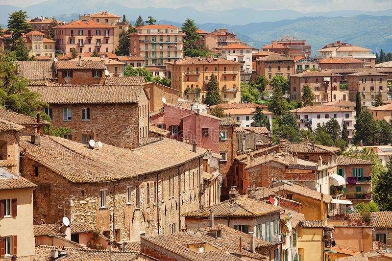 Городской пейзаж Перуджи Италия пазл онлайн