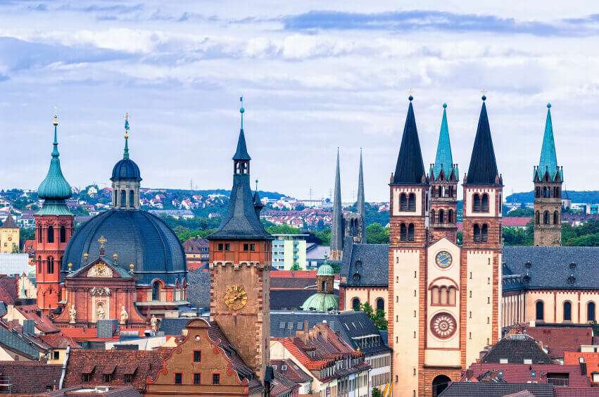 Orașul Würzburg al turnurilor bisericii puzzle online