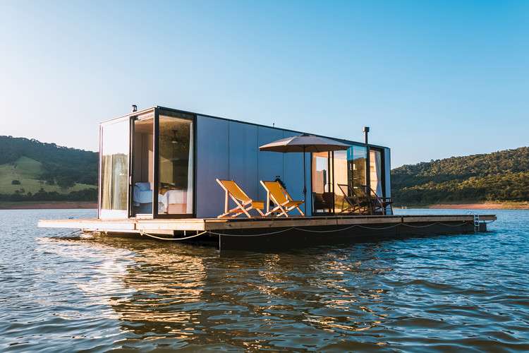 καλοκαιρινό σπίτι πάνω στο νερό παζλ online