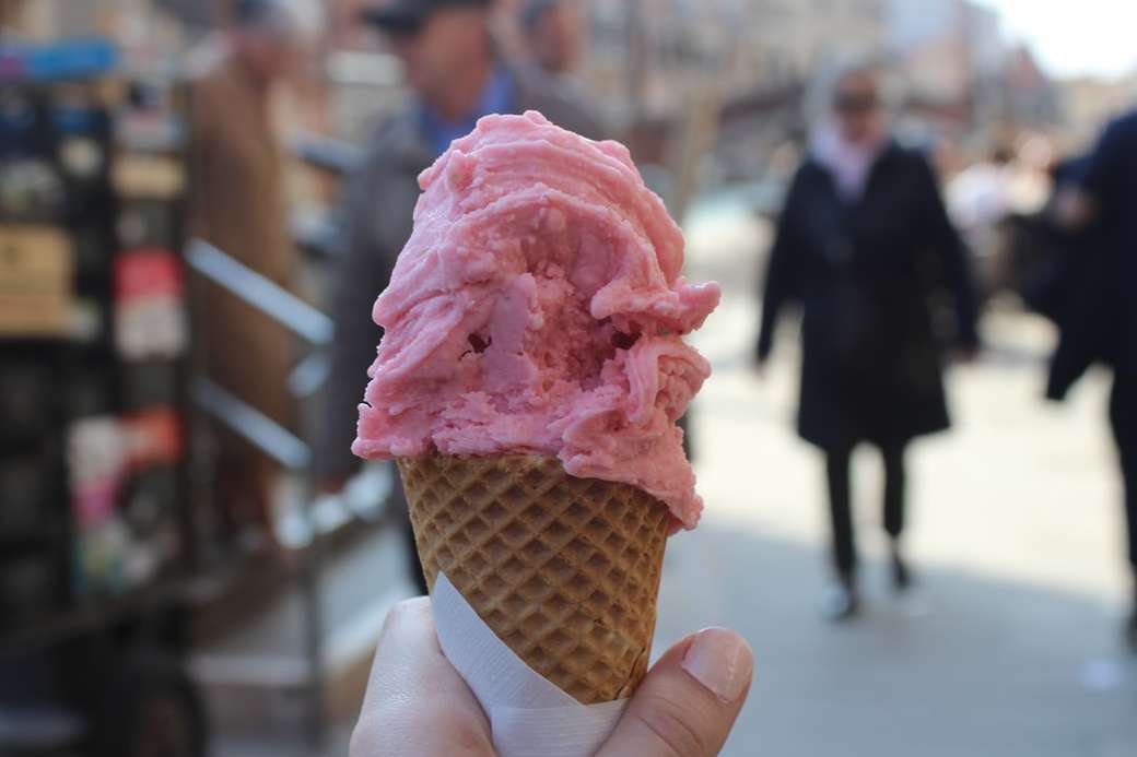 Клубничное мороженое пазл онлайн